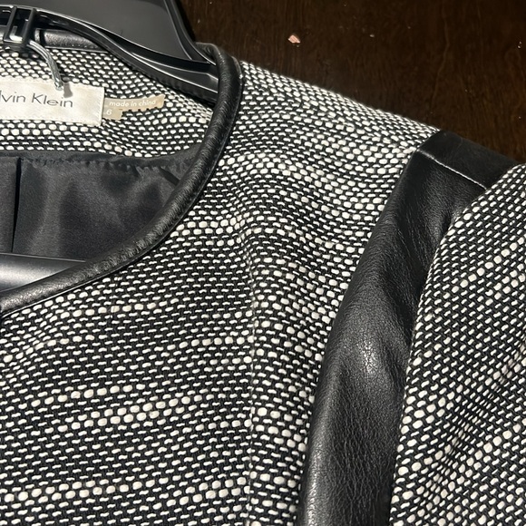 Calvin Klein 2 piece suit - Picture 5 of 9